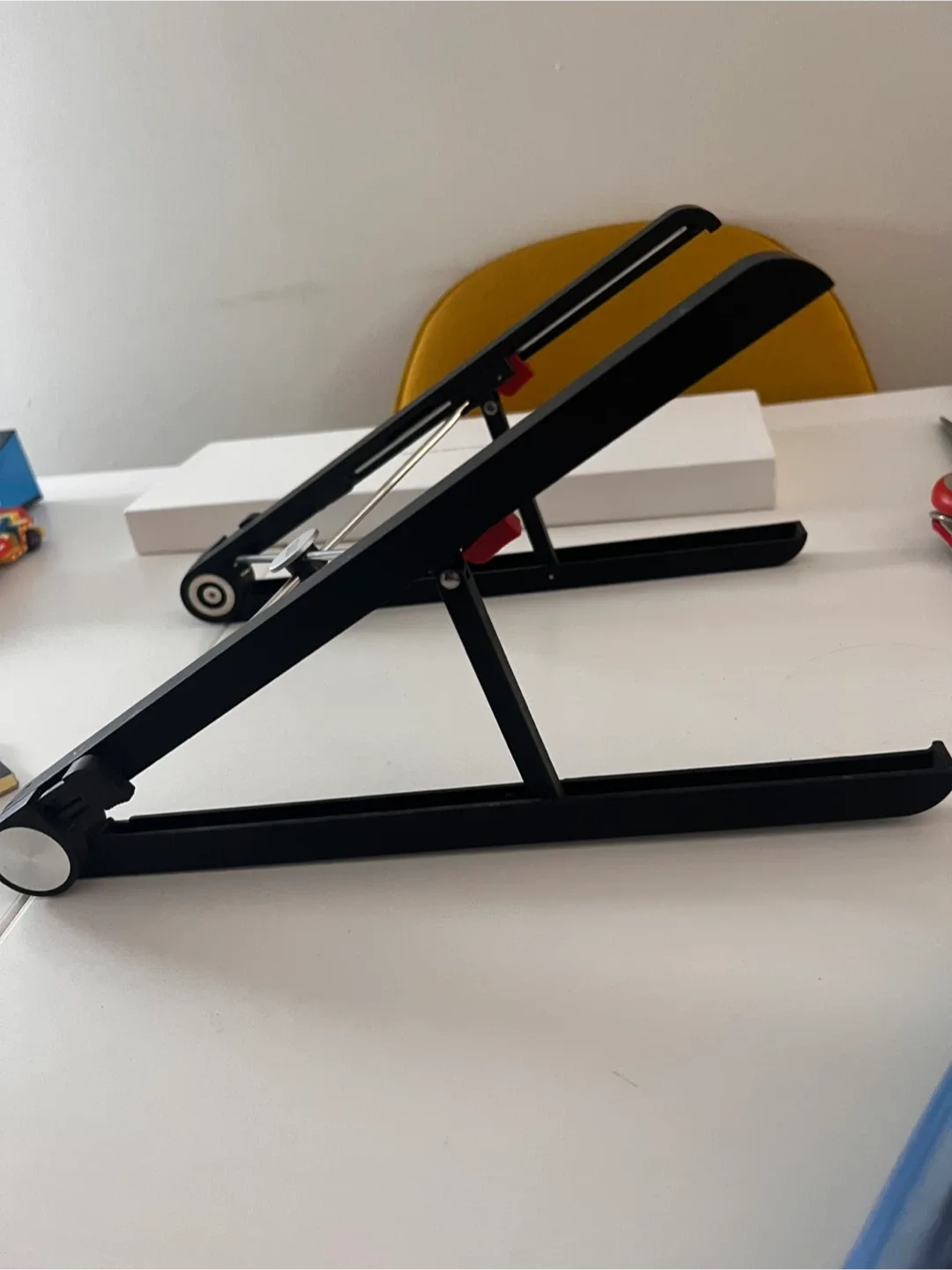 SAIII Laptop Stand - Portable & Adjustable image indicator(3)