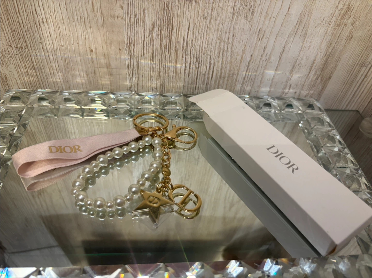 Key Chain with Pearl & Ribbon GWP - photo 5