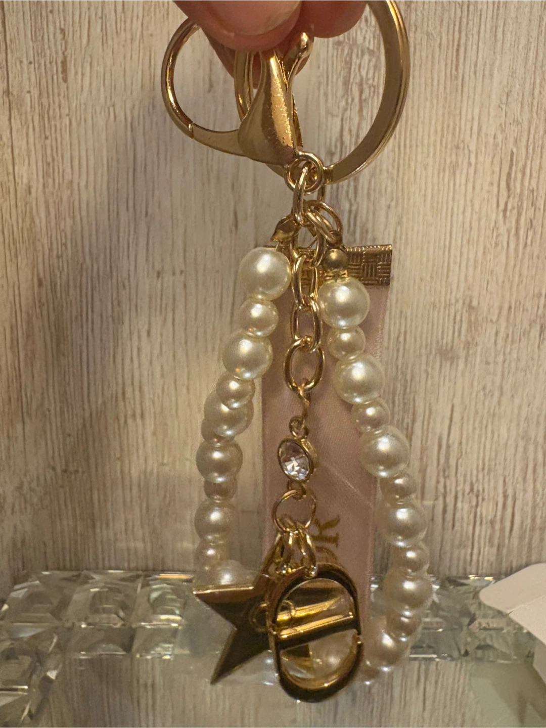 Key Chain with Pearl & Ribbon GWP - photo 3