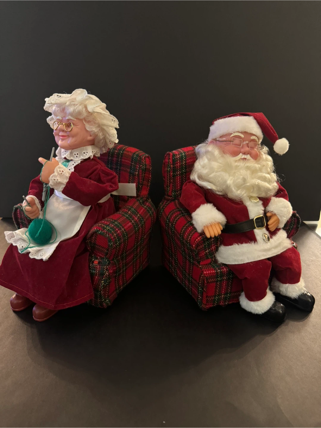 Mr. & Mrs. Santa Claus Animated Dolls - photo 2