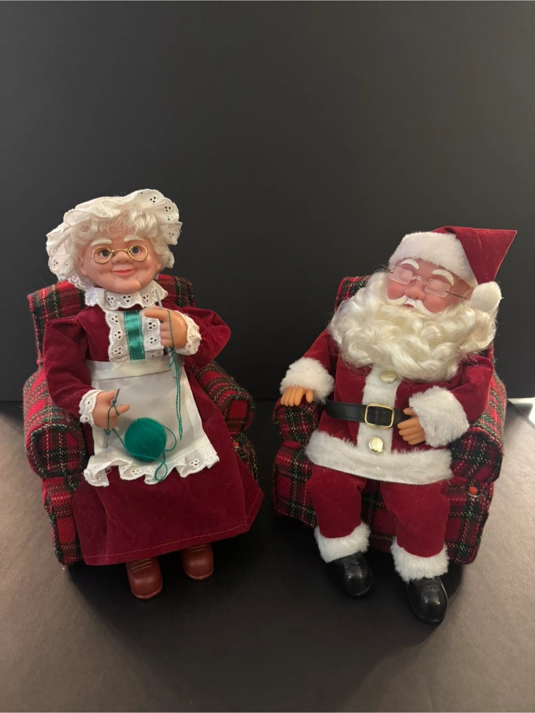 Mr. & Mrs. Santa Claus Animated Dolls