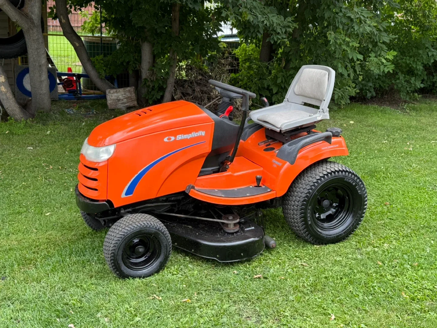 Heavy duty garden tractor
