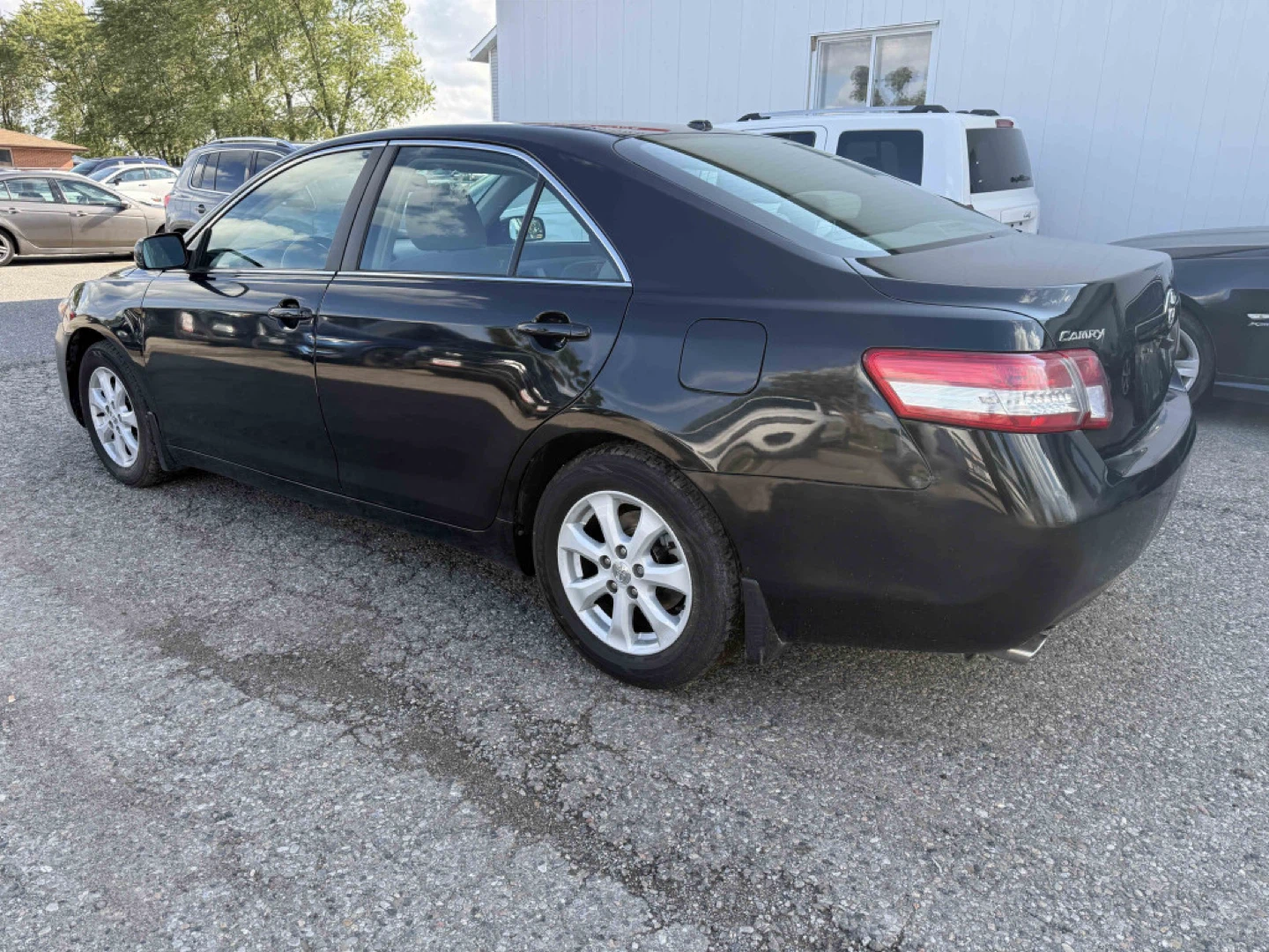 2010 Toyota Camry SE - photo 3