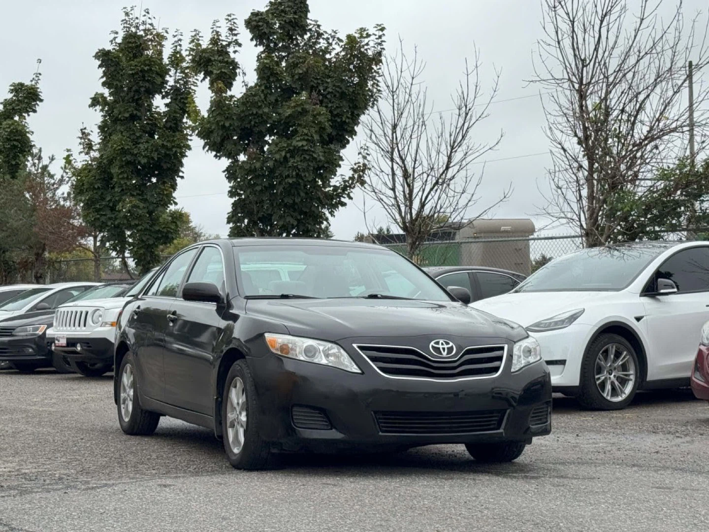 2010 Toyota Camry SE - photo 5