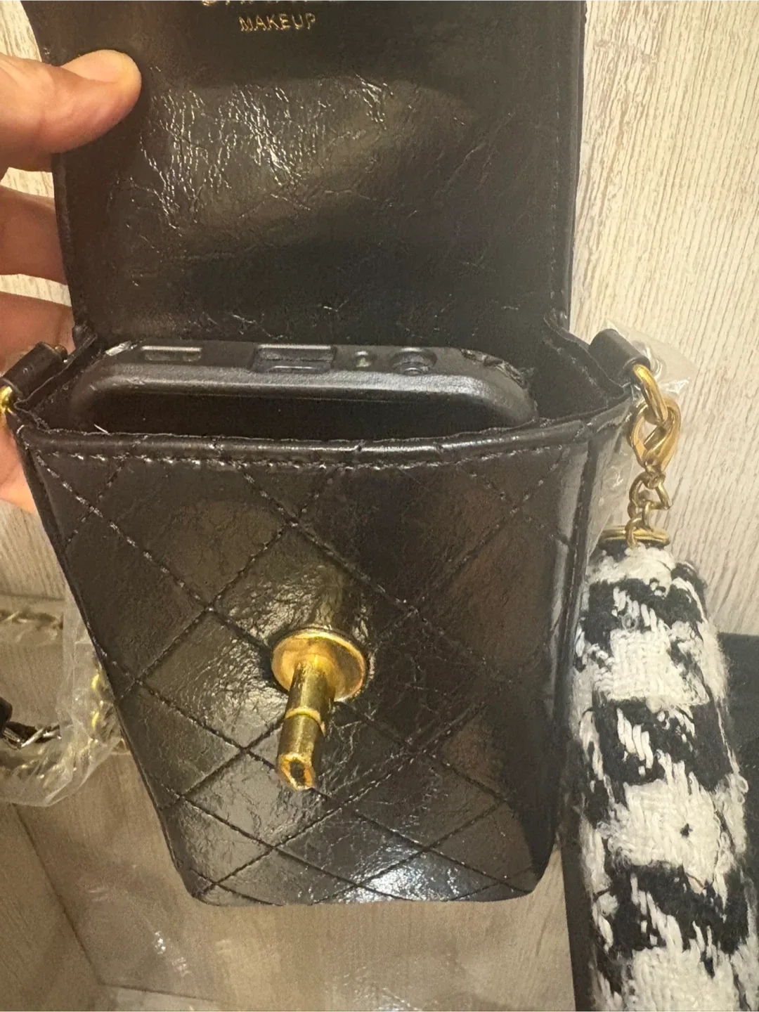 GWP Crossbody Set with Phone Holder and coin Purse image indicator(2)