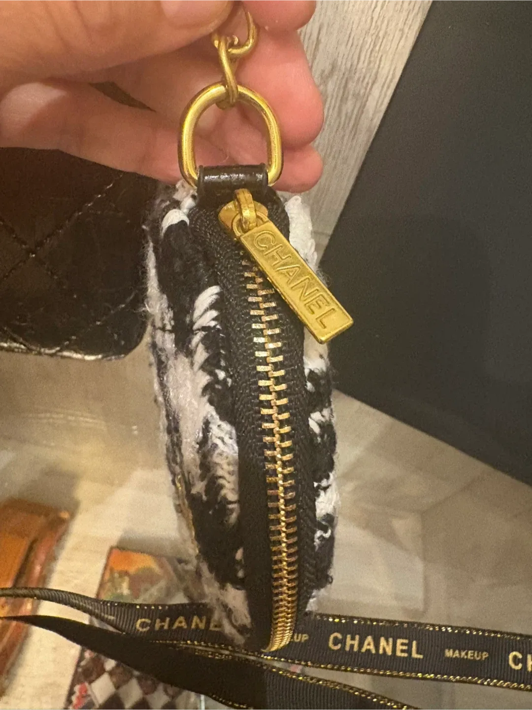 GWP Crossbody Set with Phone Holder and coin Purse image indicator(7)