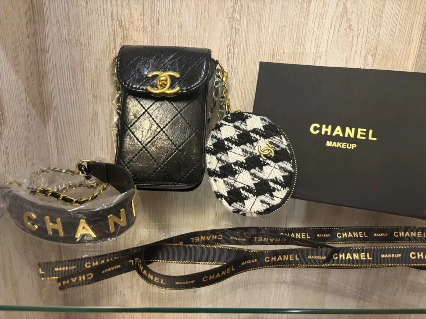 GWP Crossbody Set with Phone Holder and coin Purse image indicator(8)