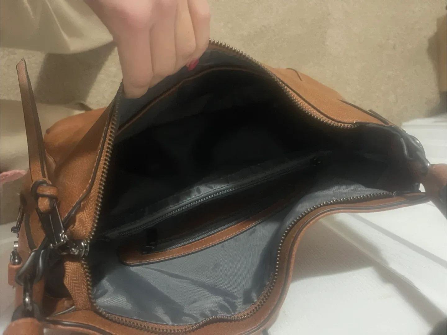 Realer Hobo Bag - Light Brown image indicator(2)