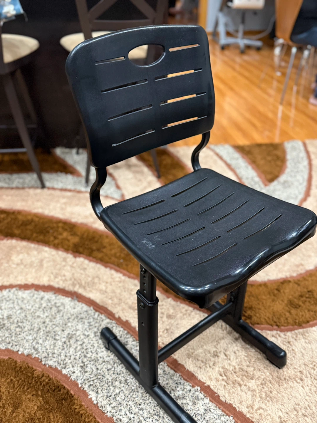 Black Adjustable Chair - photo 3