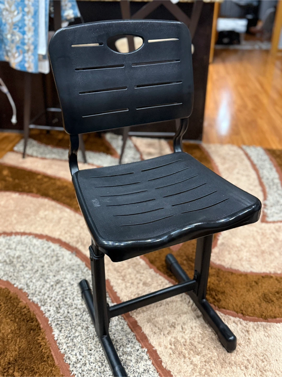 Black Adjustable Chair - photo 2