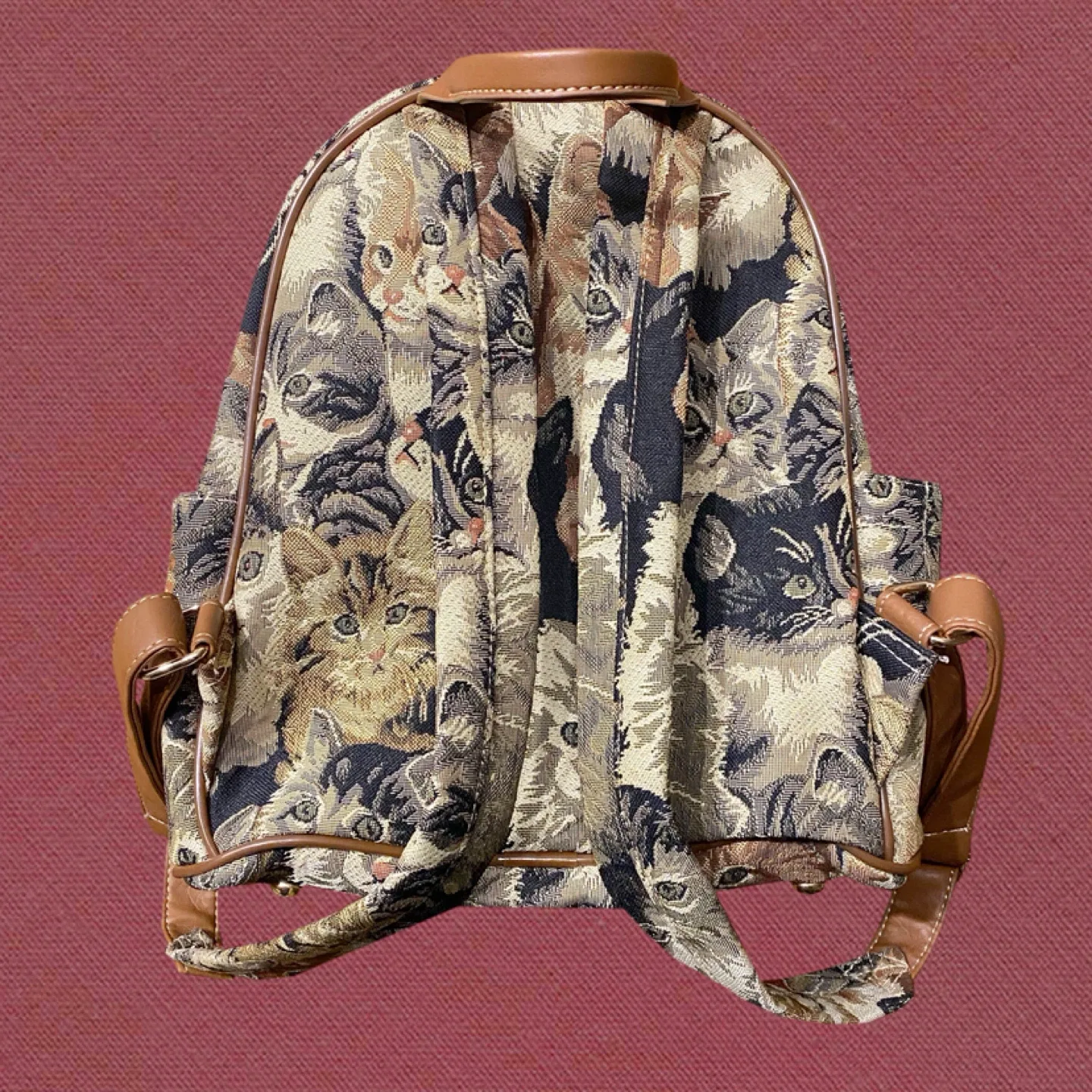 Kitten tapestry backpack image indicator(2)