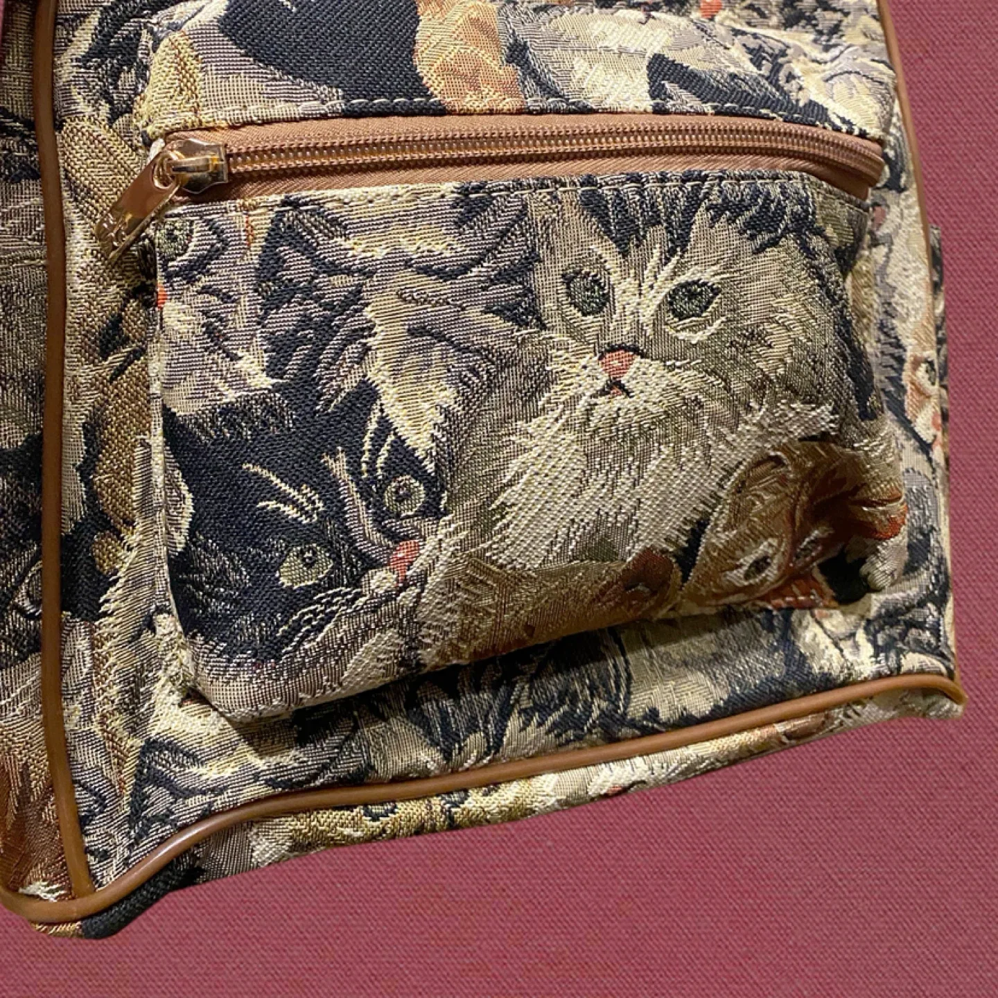 Kitten tapestry backpack image indicator(3)