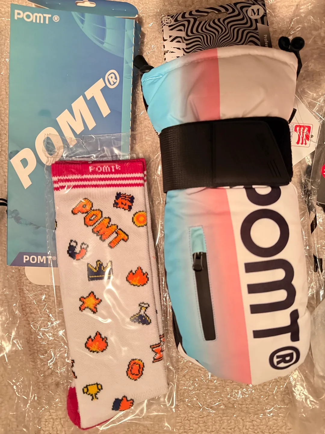 POMT snow Mittens (M) & Socks Set - New! thumbnail