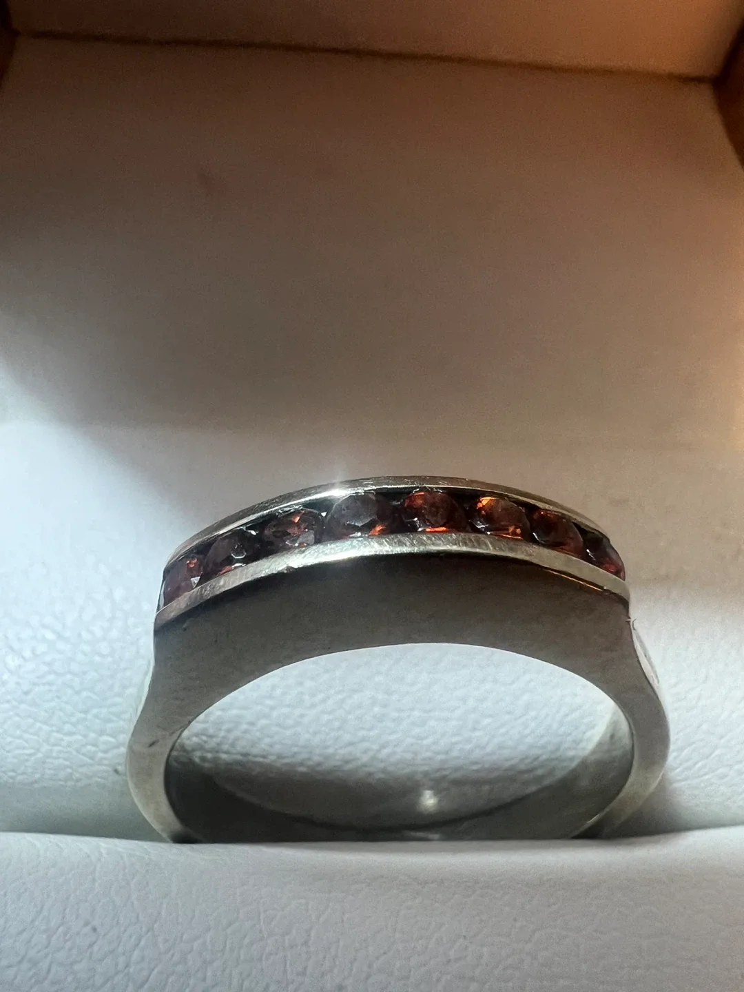 18K Gold Ring with Garnets ( 5.8 grams )