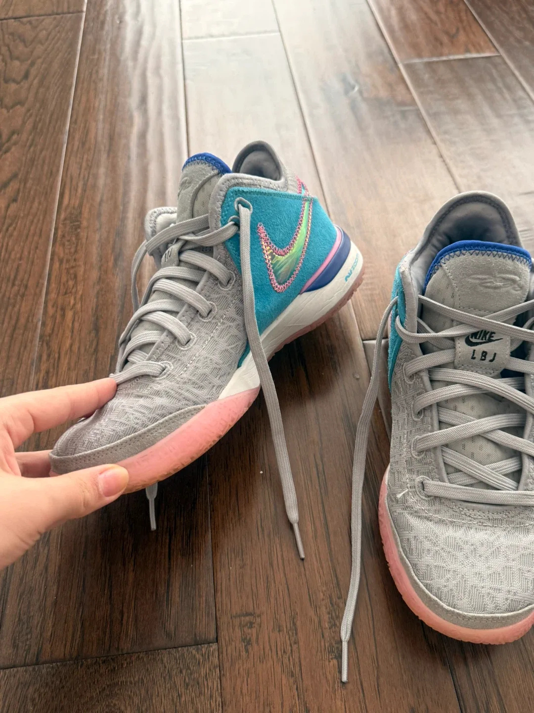 Nike LeBron Witness 7 Grey, Size US 7 image indicator(2)