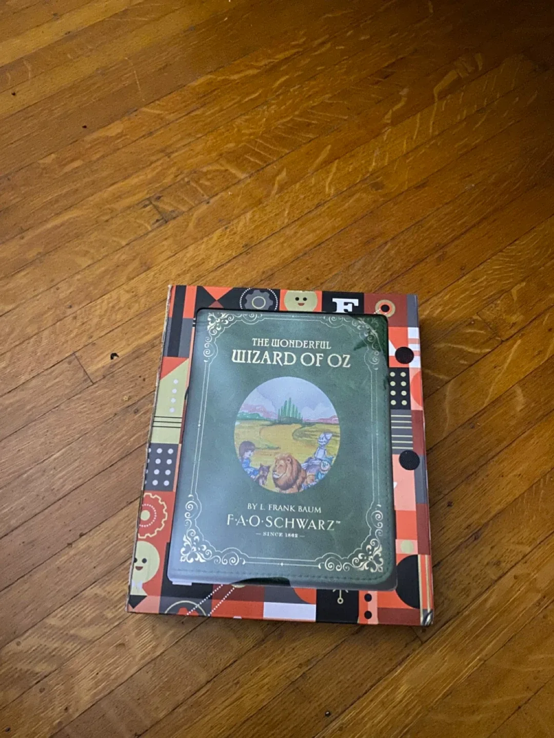 FAO Schwarz Wizard of Oz LED Book Light image indicator(3)