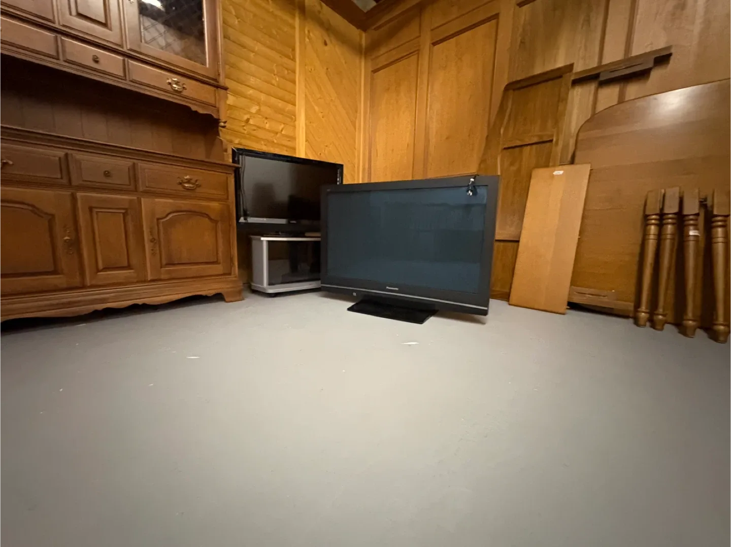 Wooden Dining Table, 4 Chairs & Dressers image indicator(5)