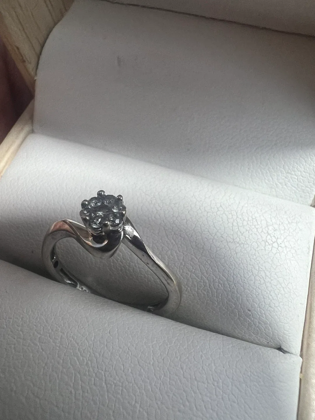 10K White Gold Diamond Ring