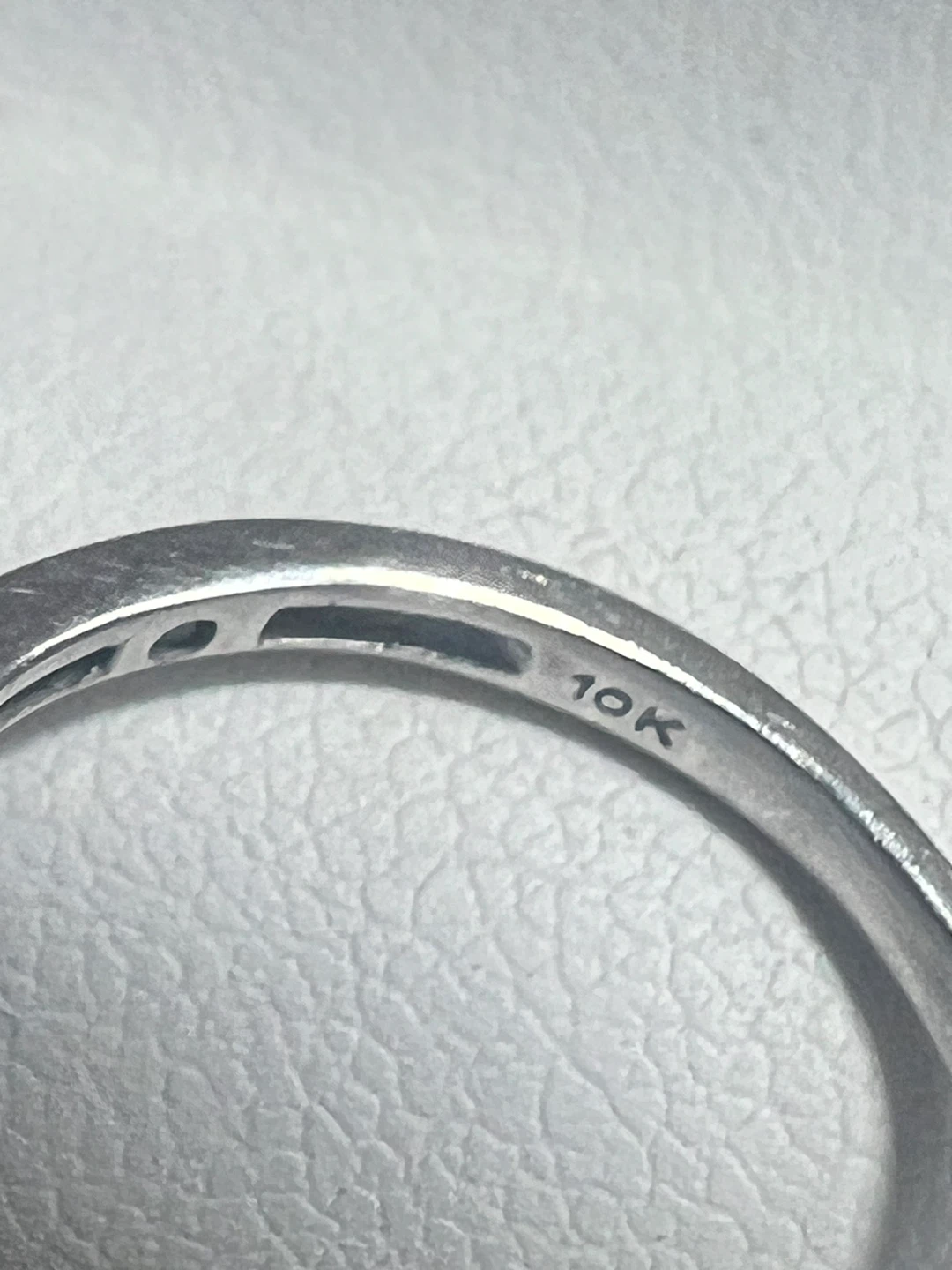 10K White Gold Diamond Ring - photo 2