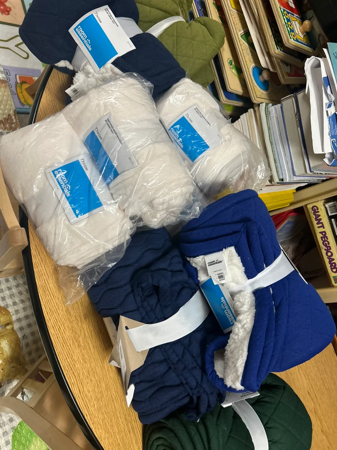 Room Essentials Throw - New thumbnail