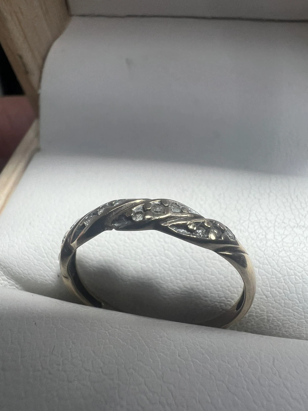 10K Gold Diamond Twist Ring - photo 3