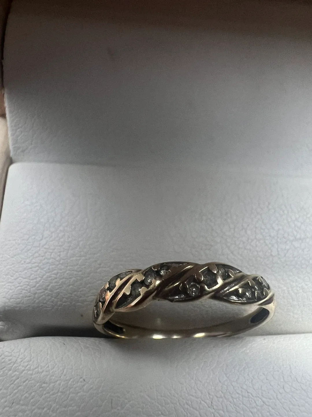 10K Gold Diamond Twist Ring