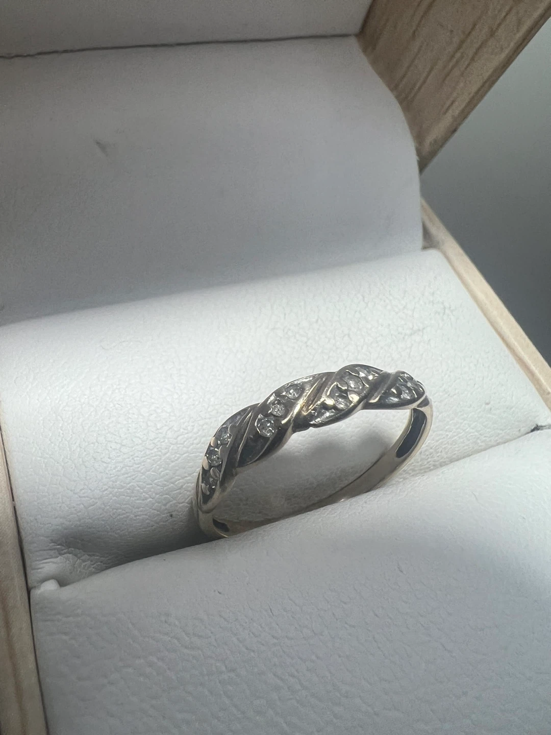10K Gold Diamond Twist Ring - photo 2