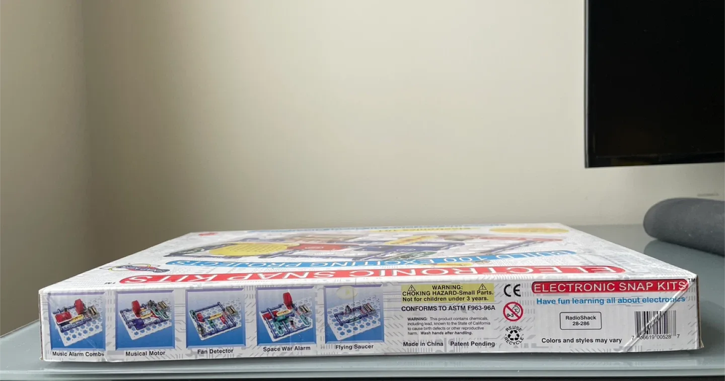 Electronic Snap Circuits Kit - Build 100 Projects image indicator(2)