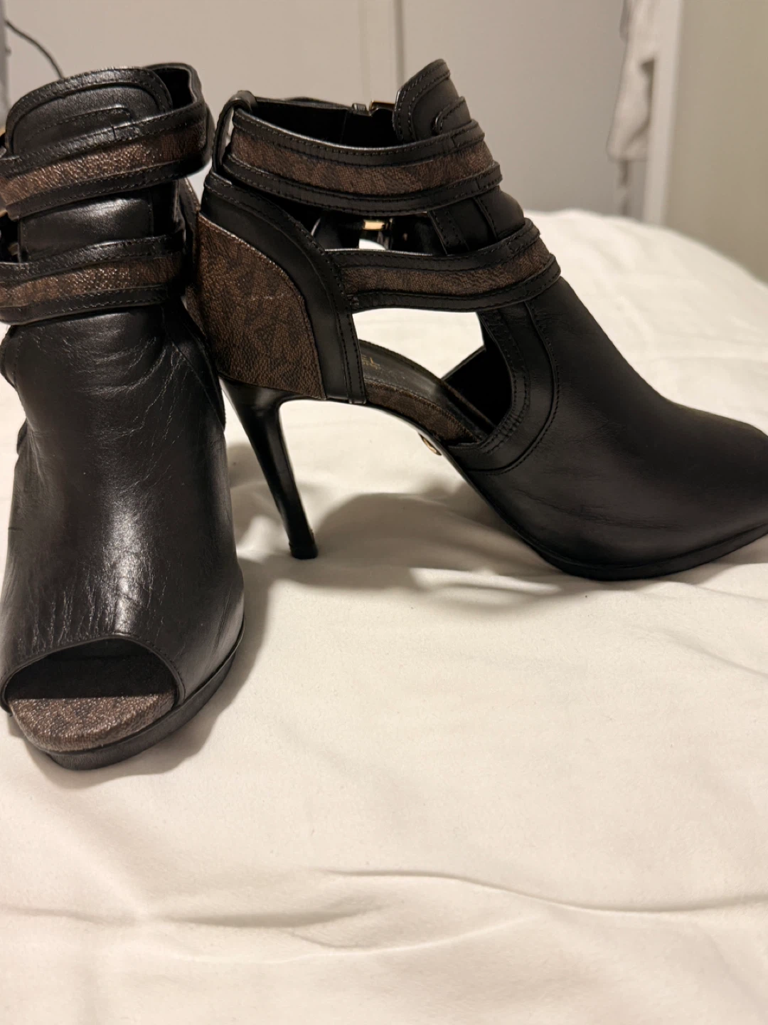 Michael Kors Black Leather Heels - photo 5
