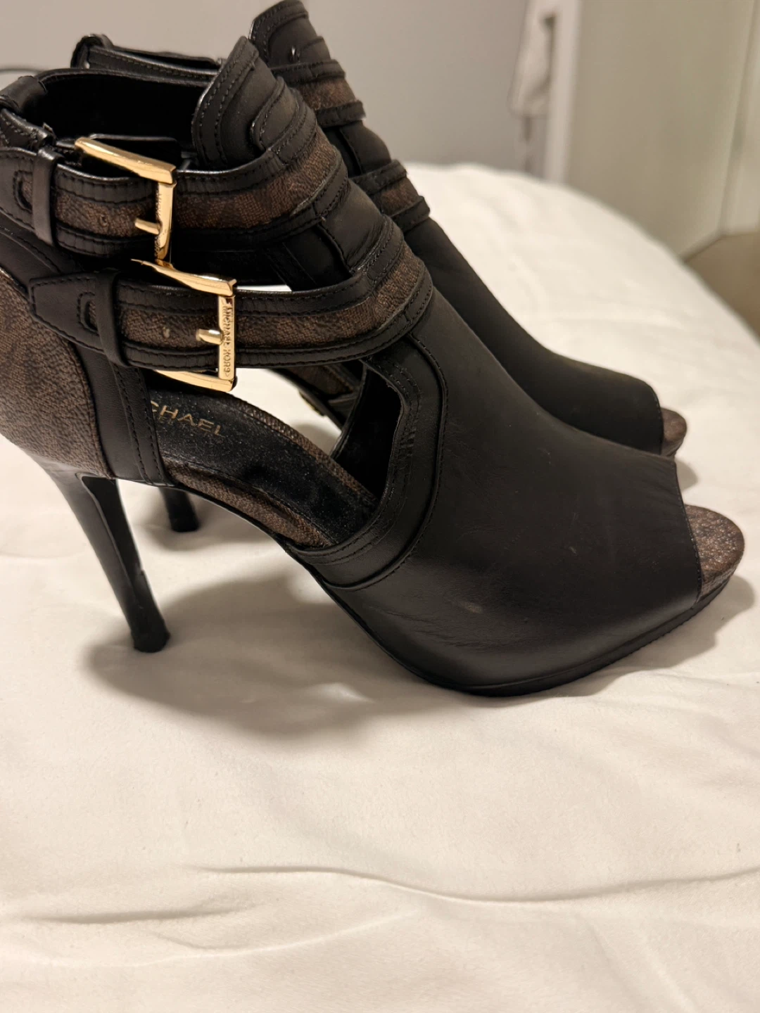 Michael Kors Black Leather Heels - photo 4