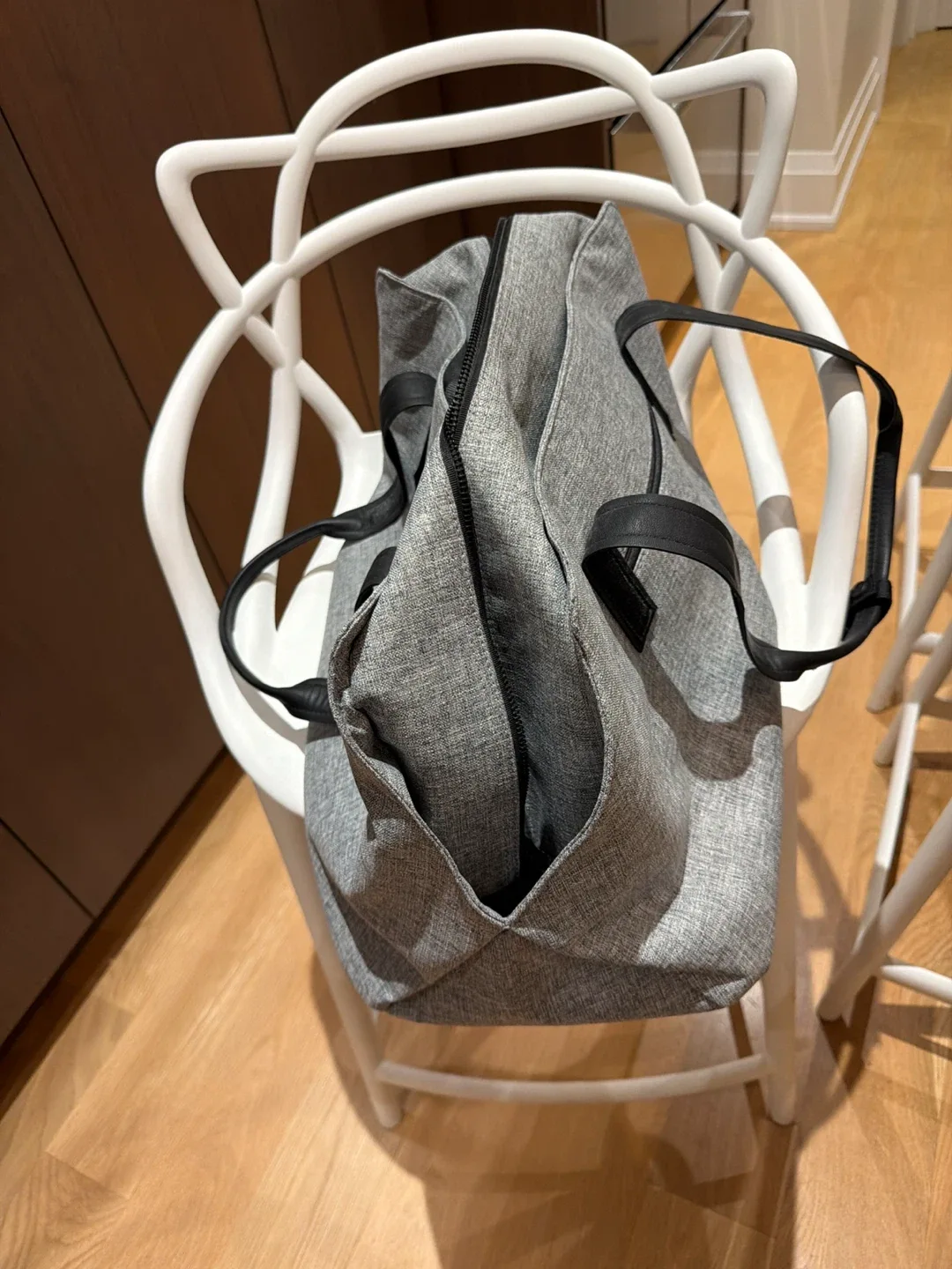 Lululemon Grey Gym Bag image indicator(2)