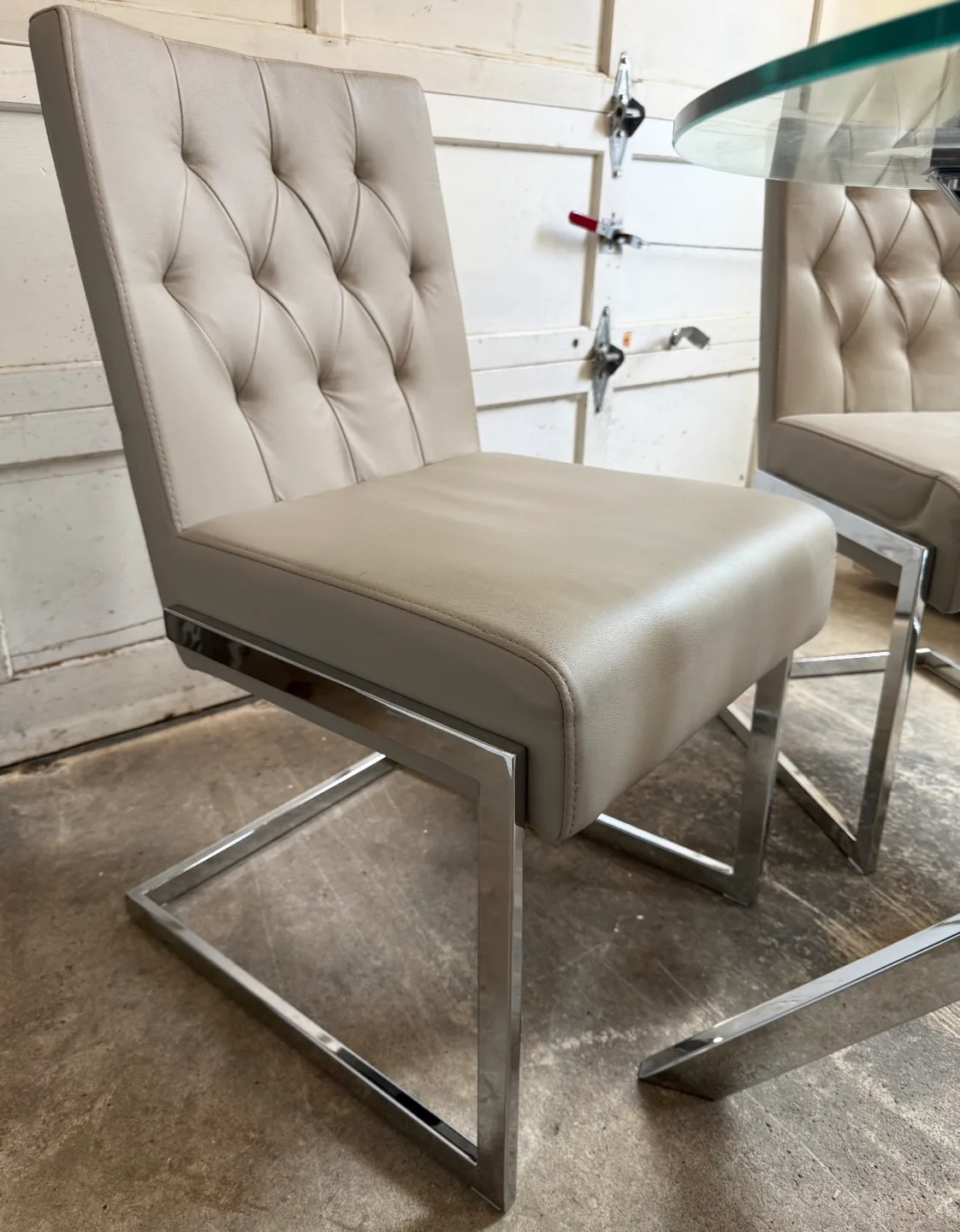 Two chairs image indicator(2)