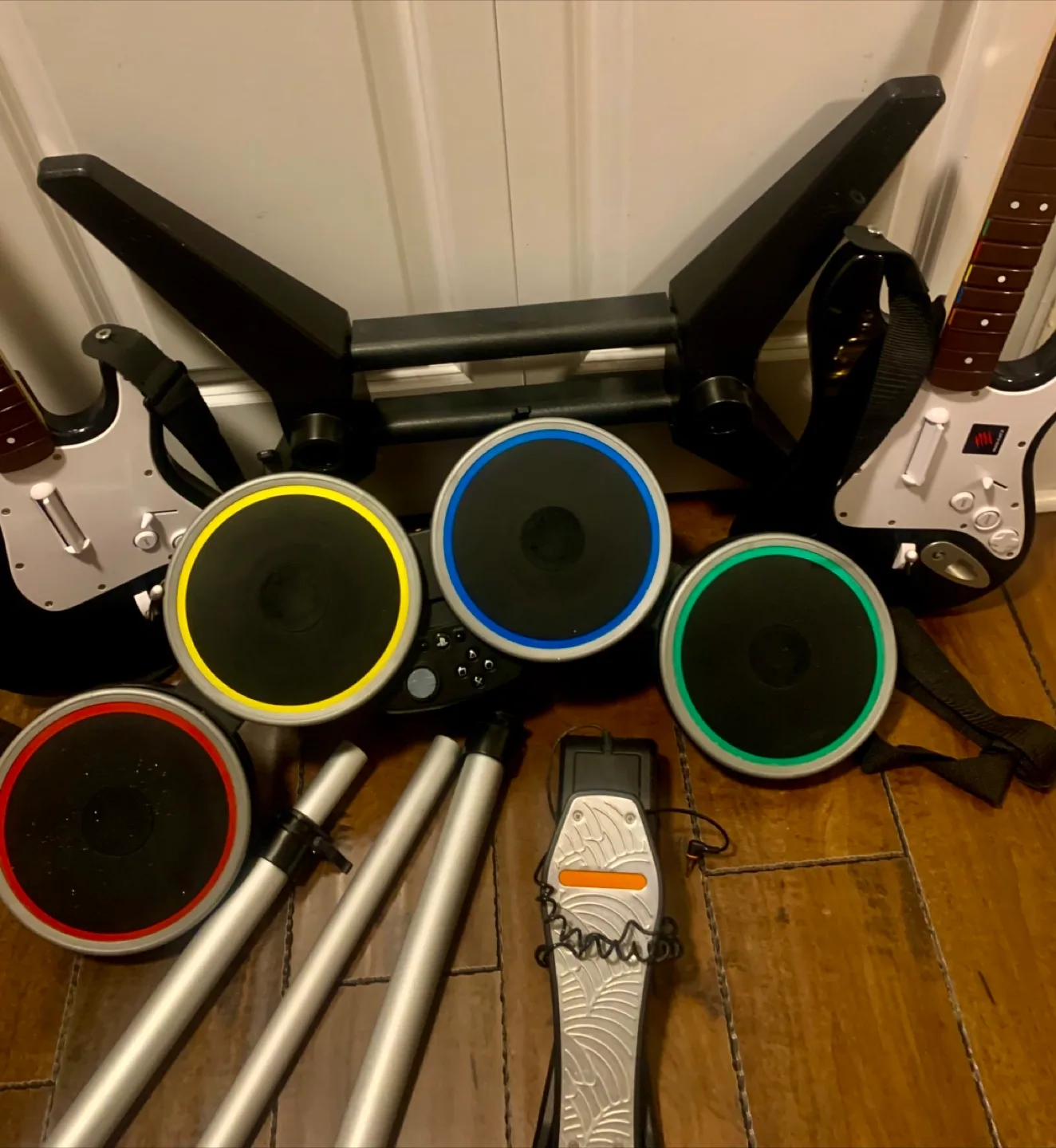 Rock Band 4 PS4 PS5 Playstation Drums And Guitars Wireless image indicator(4)