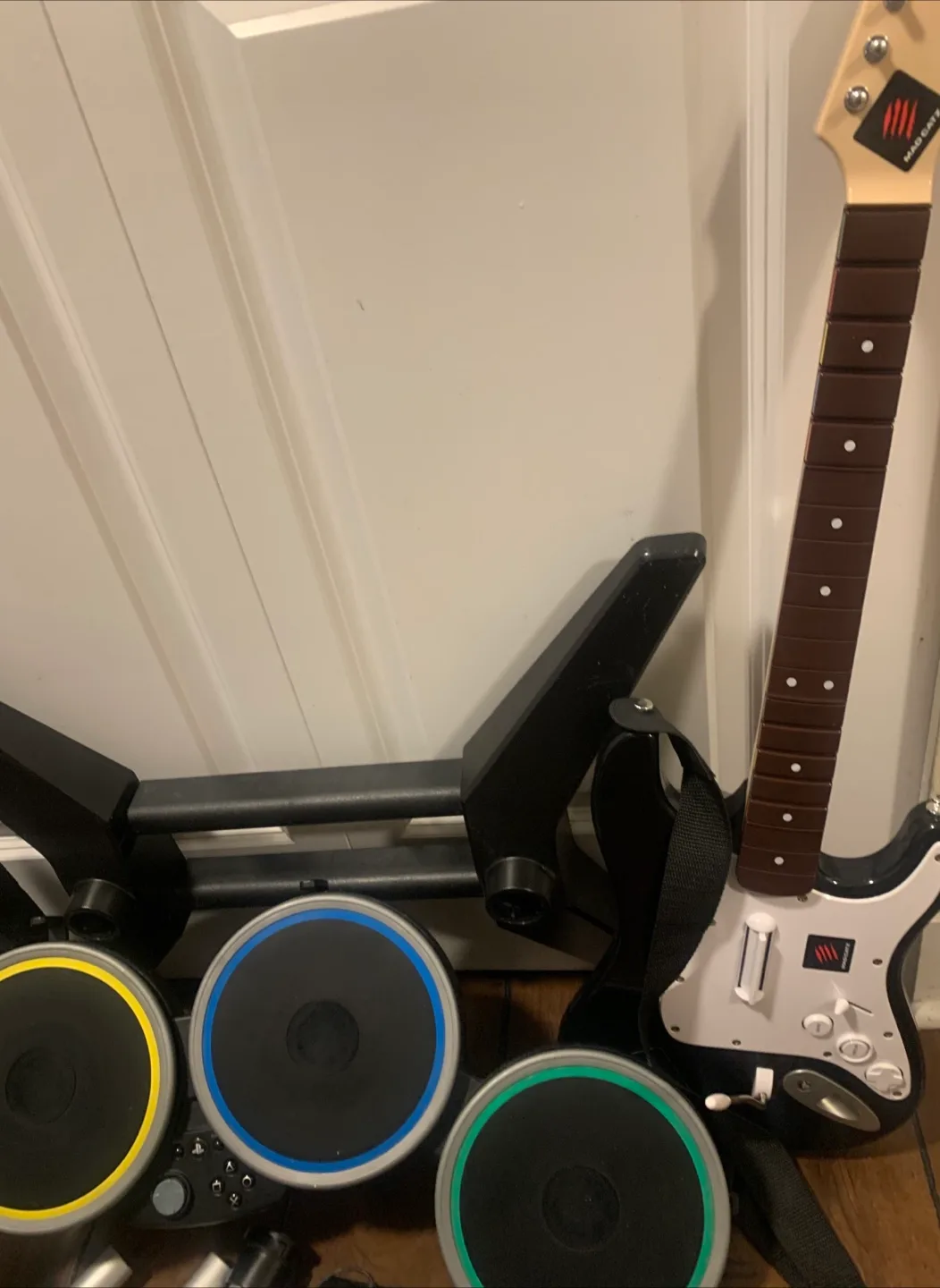 Rock Band 4 PS4 PS5 Playstation Drums And Guitars Wireless image indicator(3)