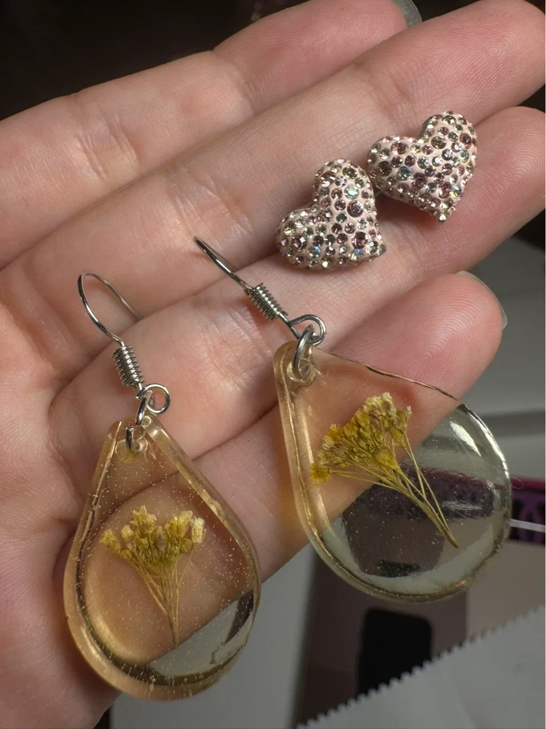 Resin & Heart-shaped Earrings image indicator(2)