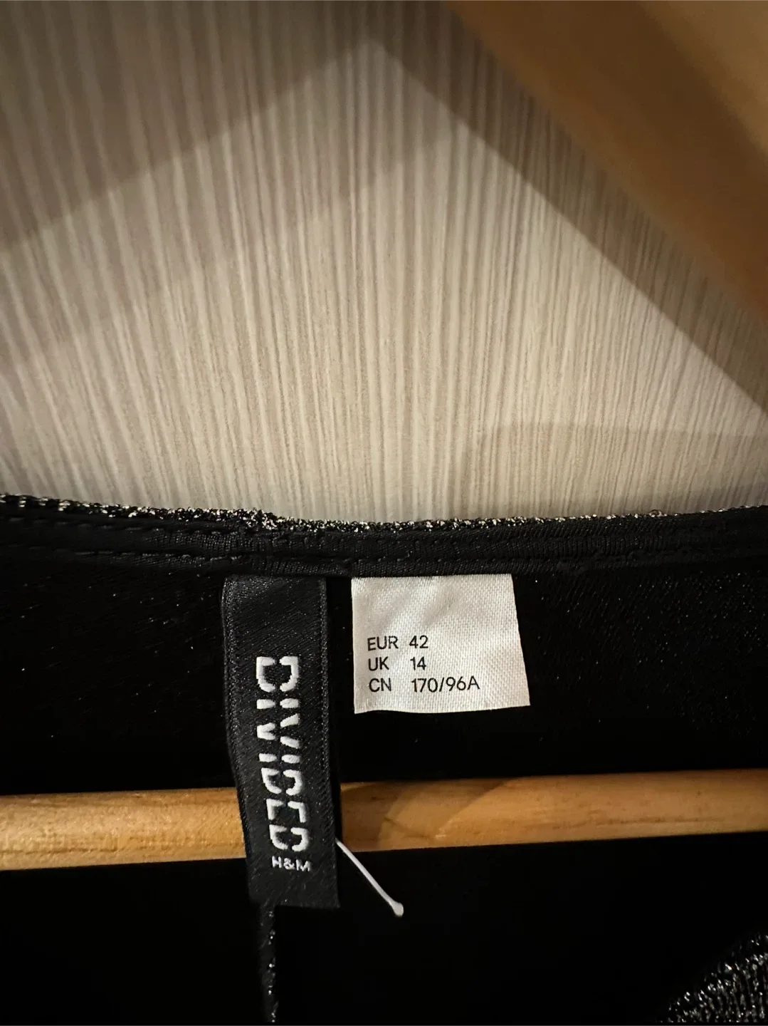 Glitter / metallic Fabric H&M Divided Dress Small / Size 42 image indicator(2)