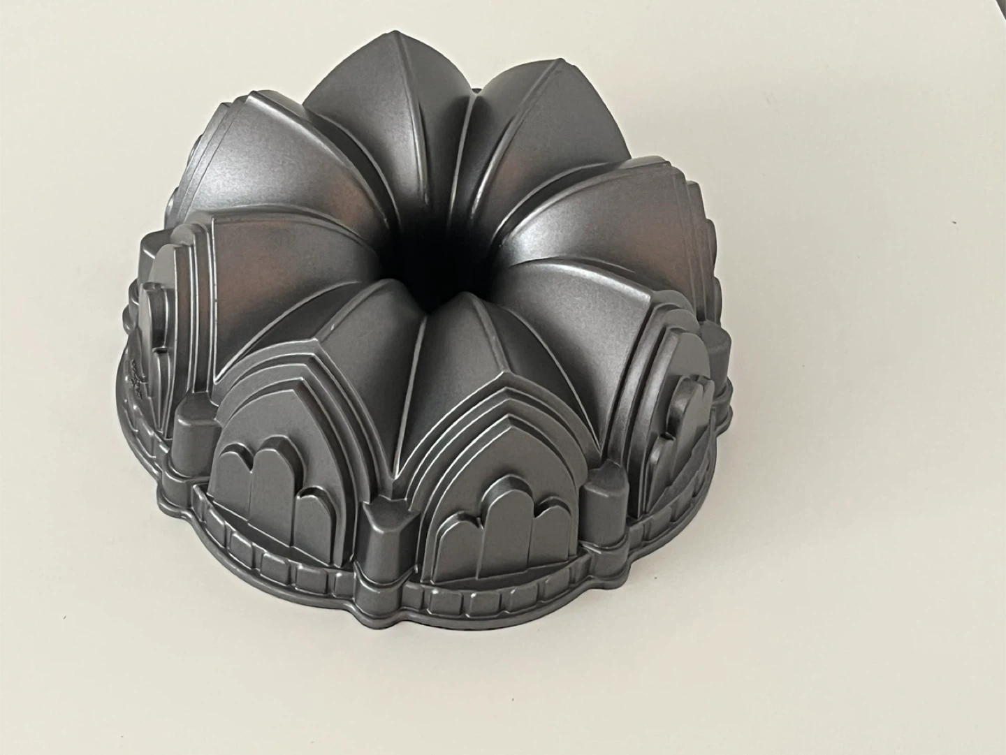 Nordic Ware Anniversary Bundt Pan - photo 2