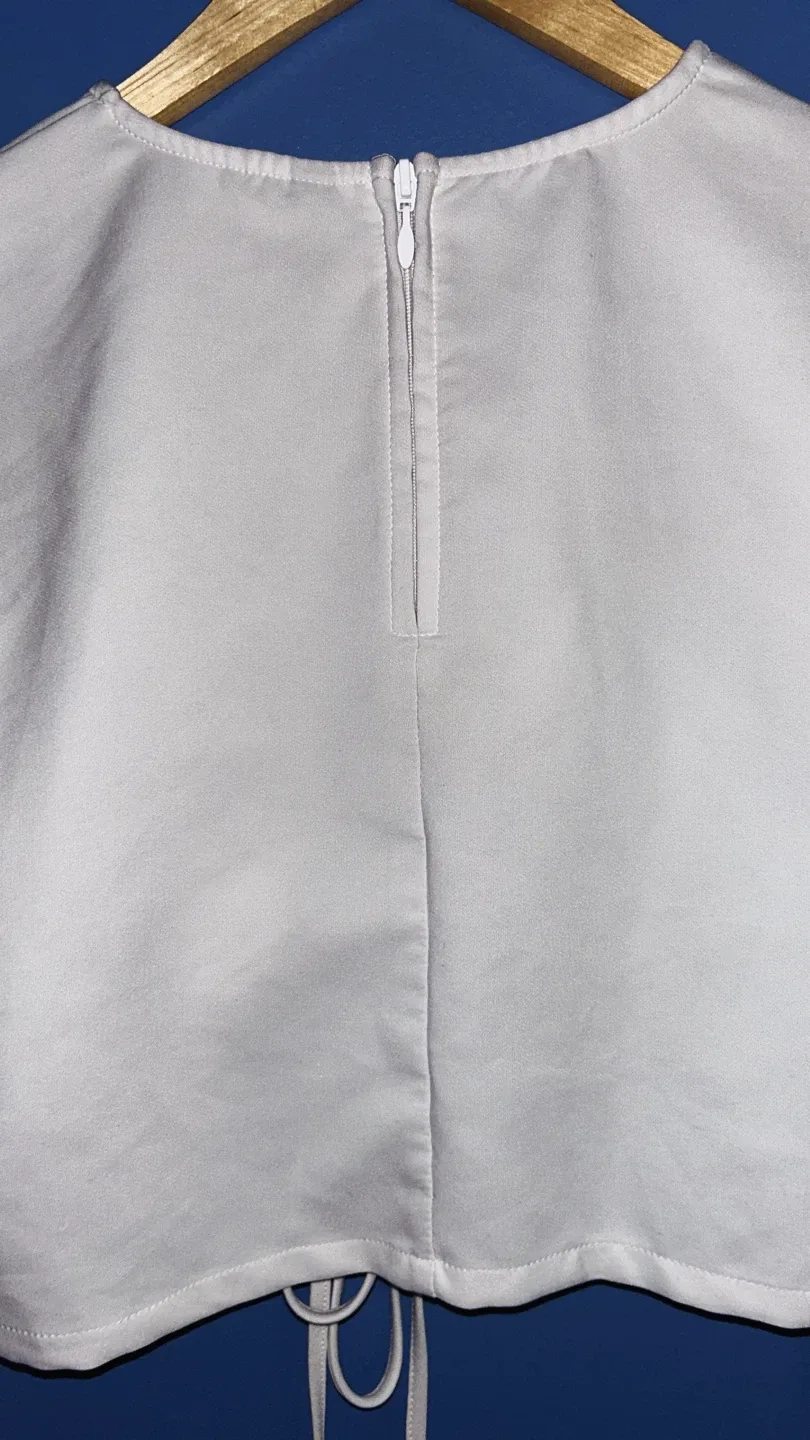 H&M Divided White Long Sleeve Top - Size L image indicator(3)