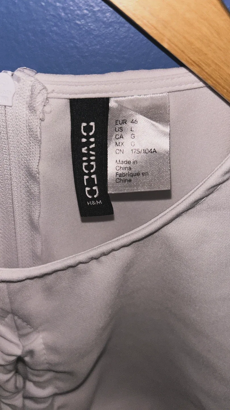 H&M Divided White Long Sleeve Top - Size L image indicator(5)