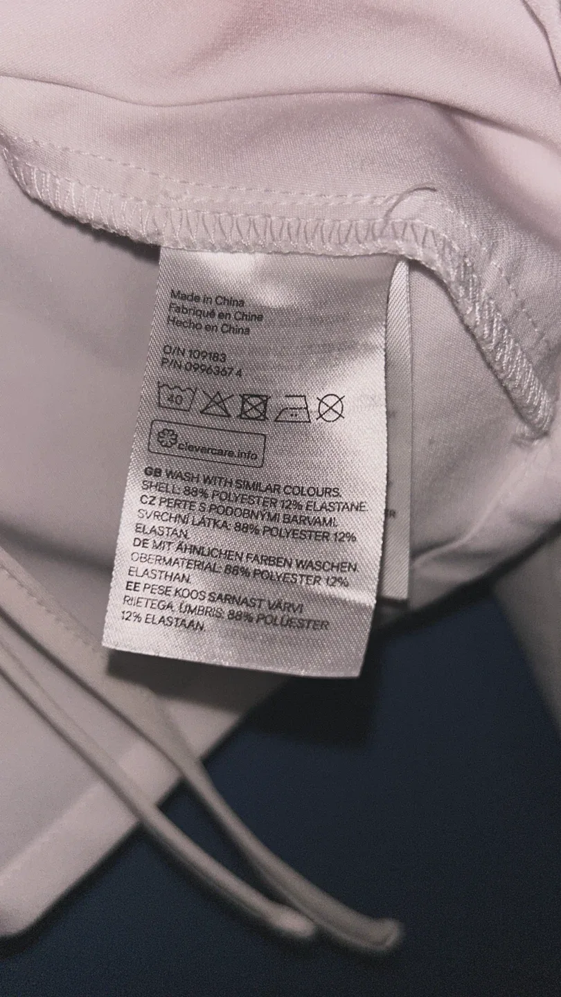 H&M Divided White Long Sleeve Top - Size L image indicator(6)