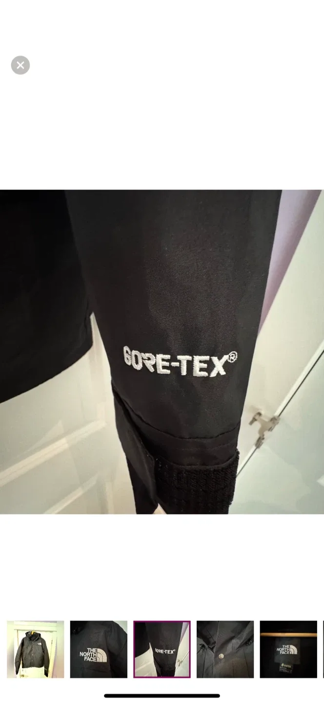 Current model The North Face Gore-Tex Black Jacket - Size S image indicator(3)