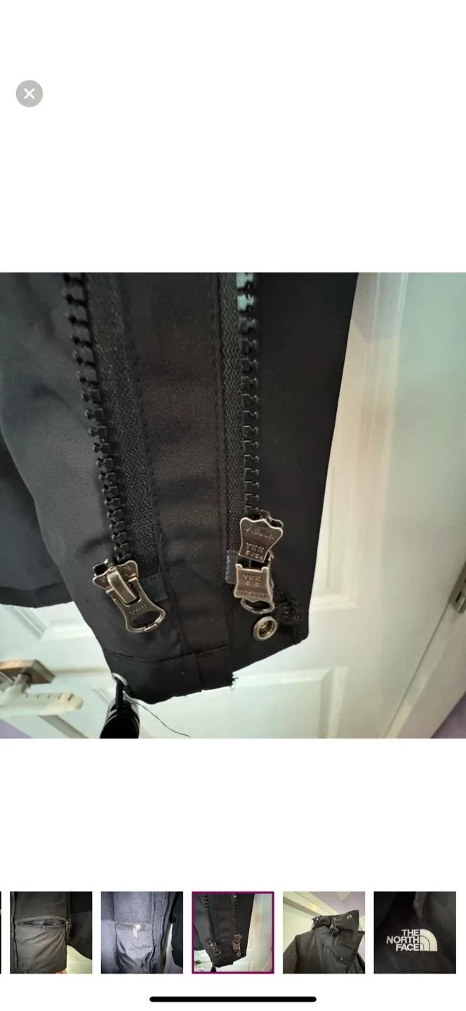 Current model The North Face Gore-Tex Black Jacket - Size S image indicator(8)