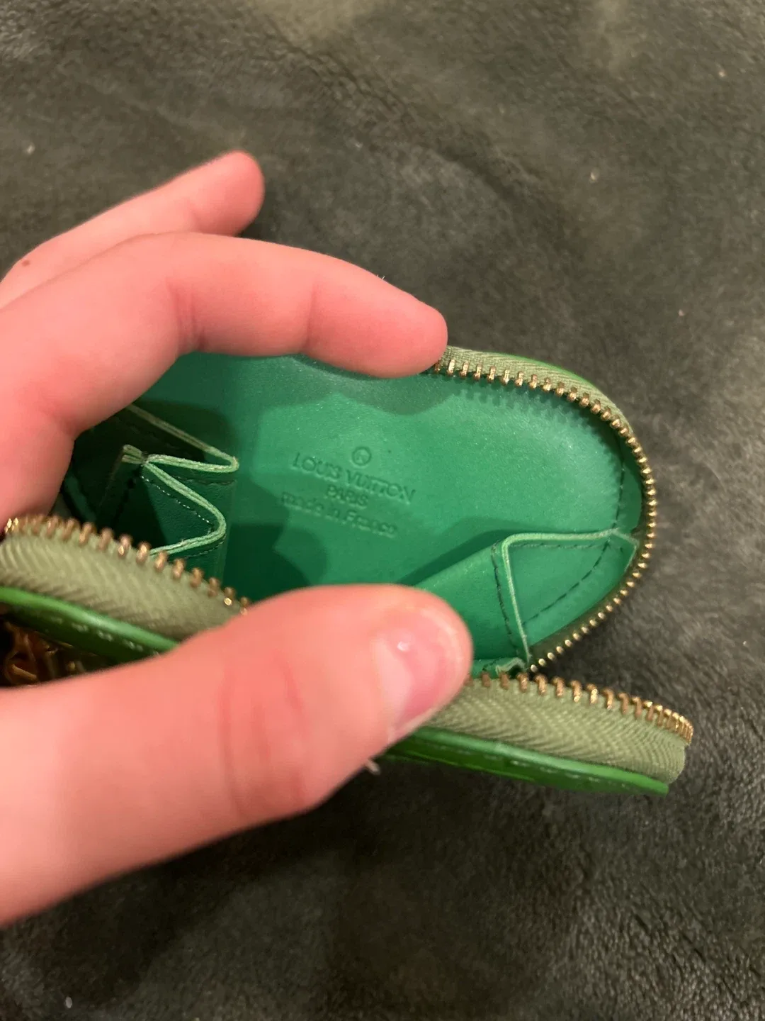 Louis Vuitton Heart Coin Purse Green image indicator(2)