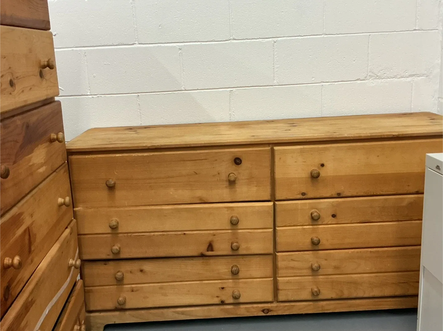 🛏 King Bedroom Set + Leather Chair – FREE Mattress! image indicator(3)