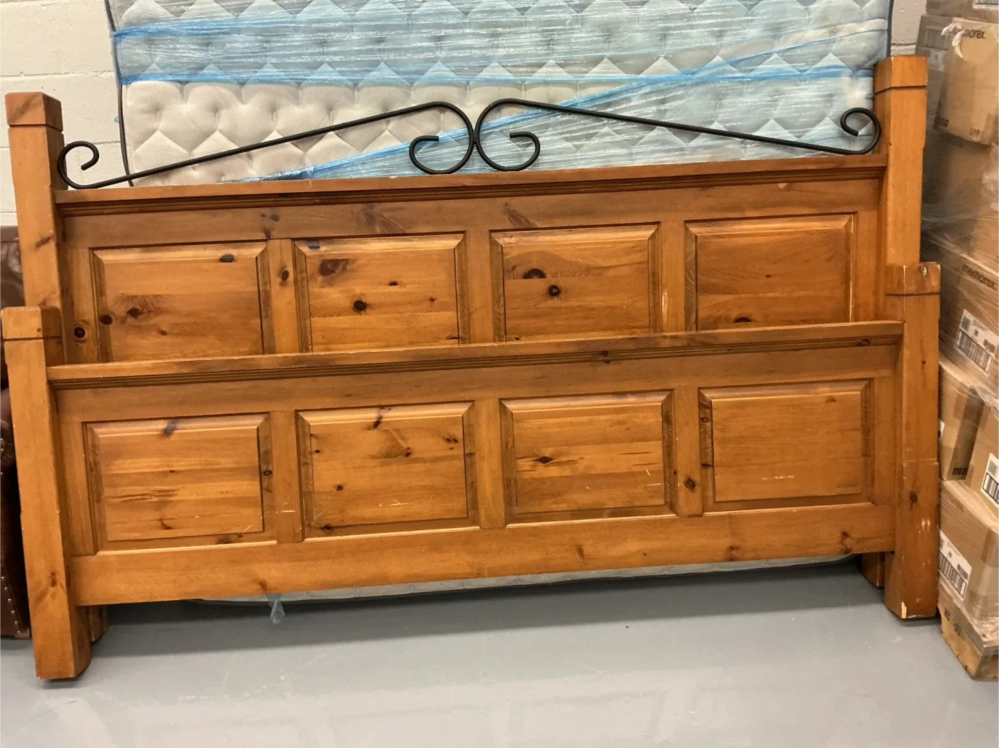 🛏 King Bedroom Set + Leather Chair – FREE Mattress! image indicator(5)