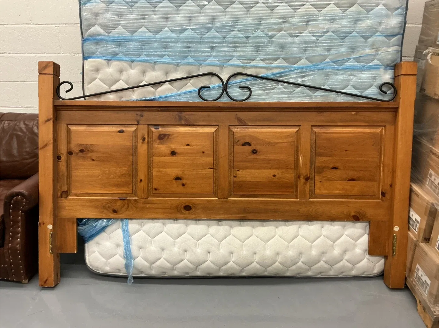 🛏 King Bedroom Set + Leather Chair – FREE Mattress! image indicator(7)