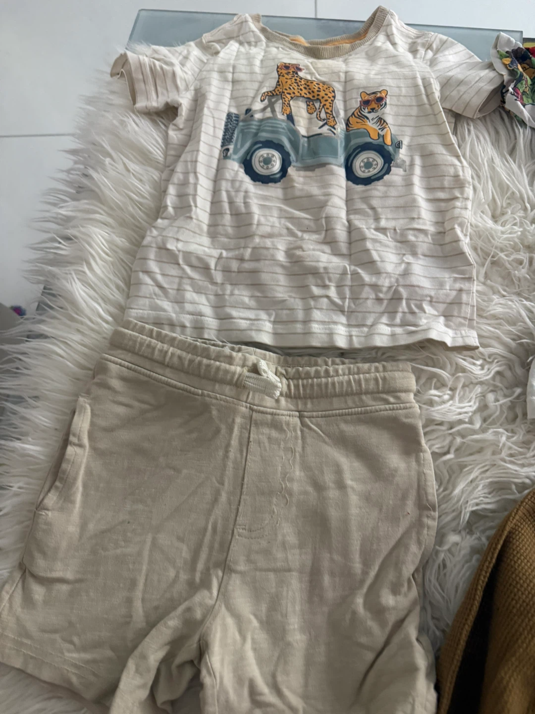 30 pieza Kids Clothes Bundle - Shirts, Shorts, Pants, Fleece - photo 5
