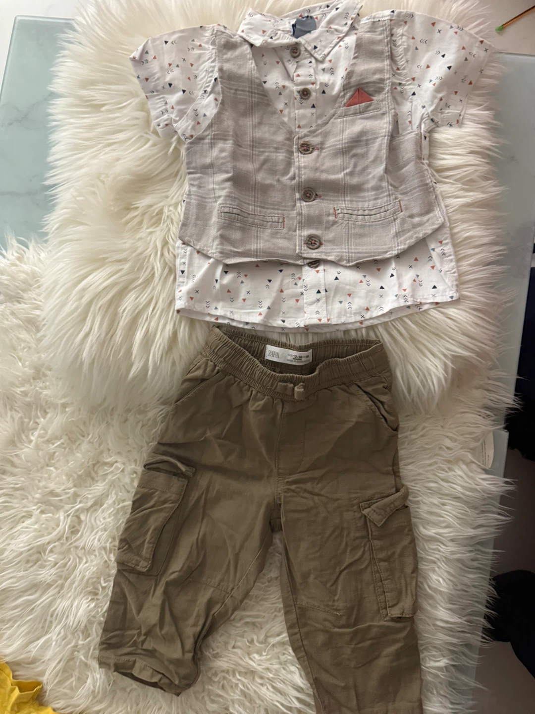 30 pieza Kids Clothes Bundle - Shirts, Shorts, Pants, Fleece