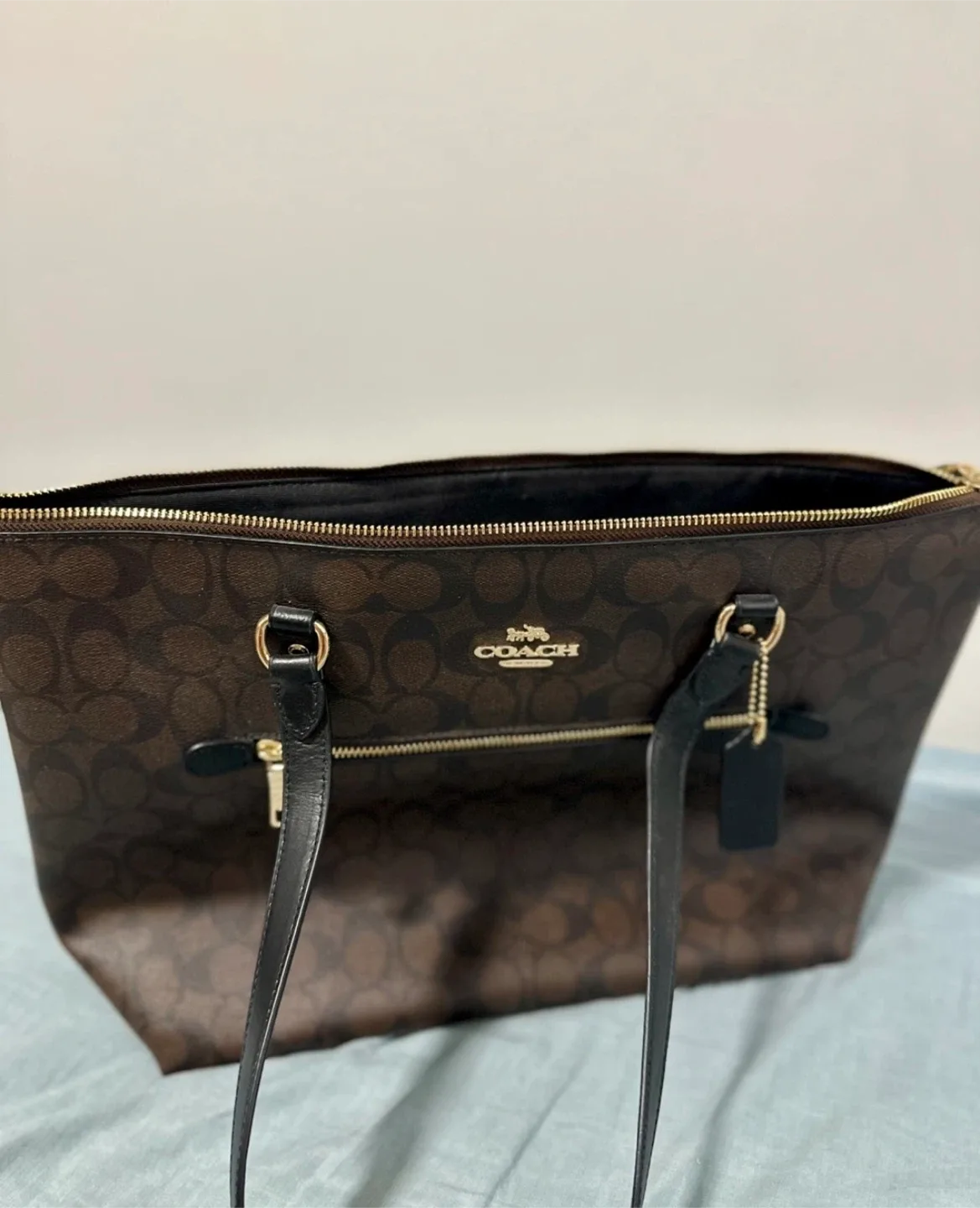 Coach Signature Jacquard Tote Bag image indicator(2)
