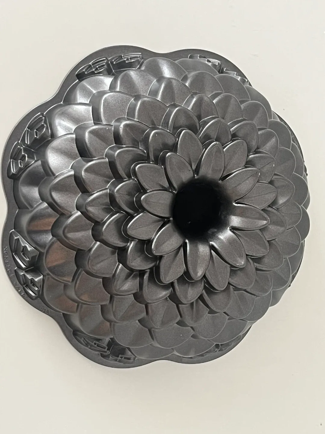 Nordic Ware Bundt Pan image indicator(2)